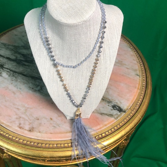 Long beaded necklace with feather - Picture 2 of 5